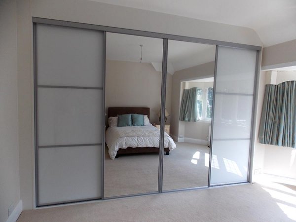 mirrored sliding wardrobe doors and white panelled wardrobe