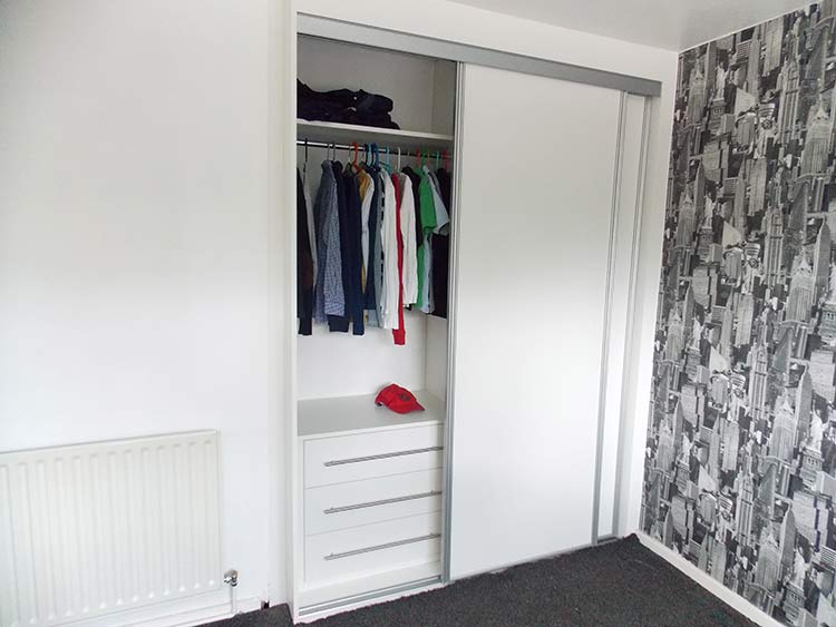 white gloss wardrobe interior configuration