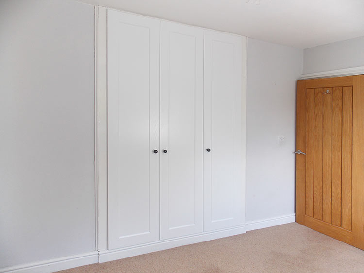 Fitted Hinged Wardrobe Gloss White Closed