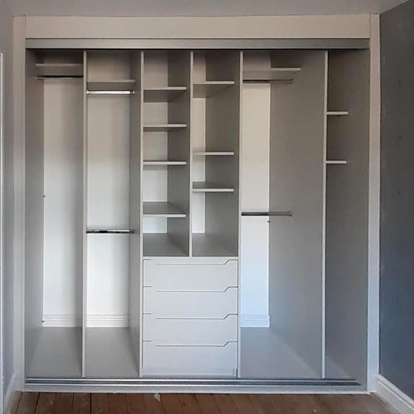 3 door sliding-wardrobe interior