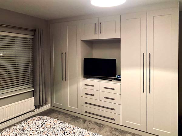 Fitted hinged wardrobe with recessed TV