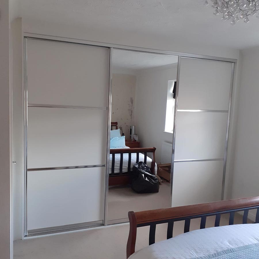 white-chrome-central-mirror-3-panel-sliding-wardrobe
